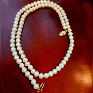 Fresh cultured Pearl necklace